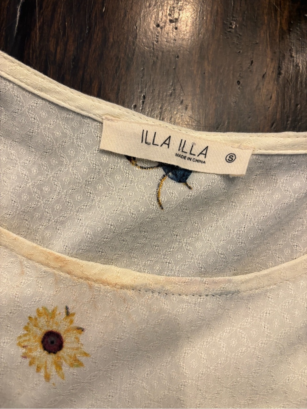 ILLA ILLA Cream Floral Bell-Sleeve Blouse size small - Picture 4 of 7